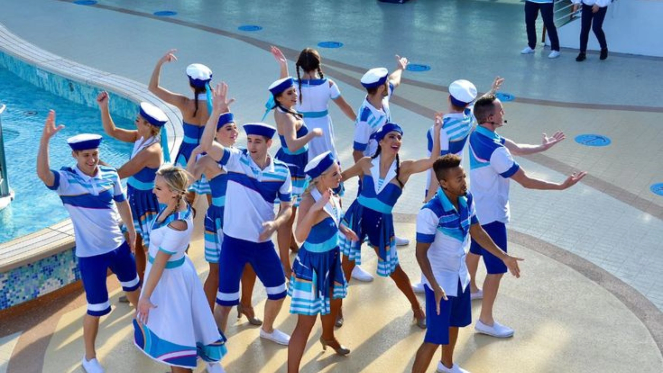 how much do cruise ship workers make 