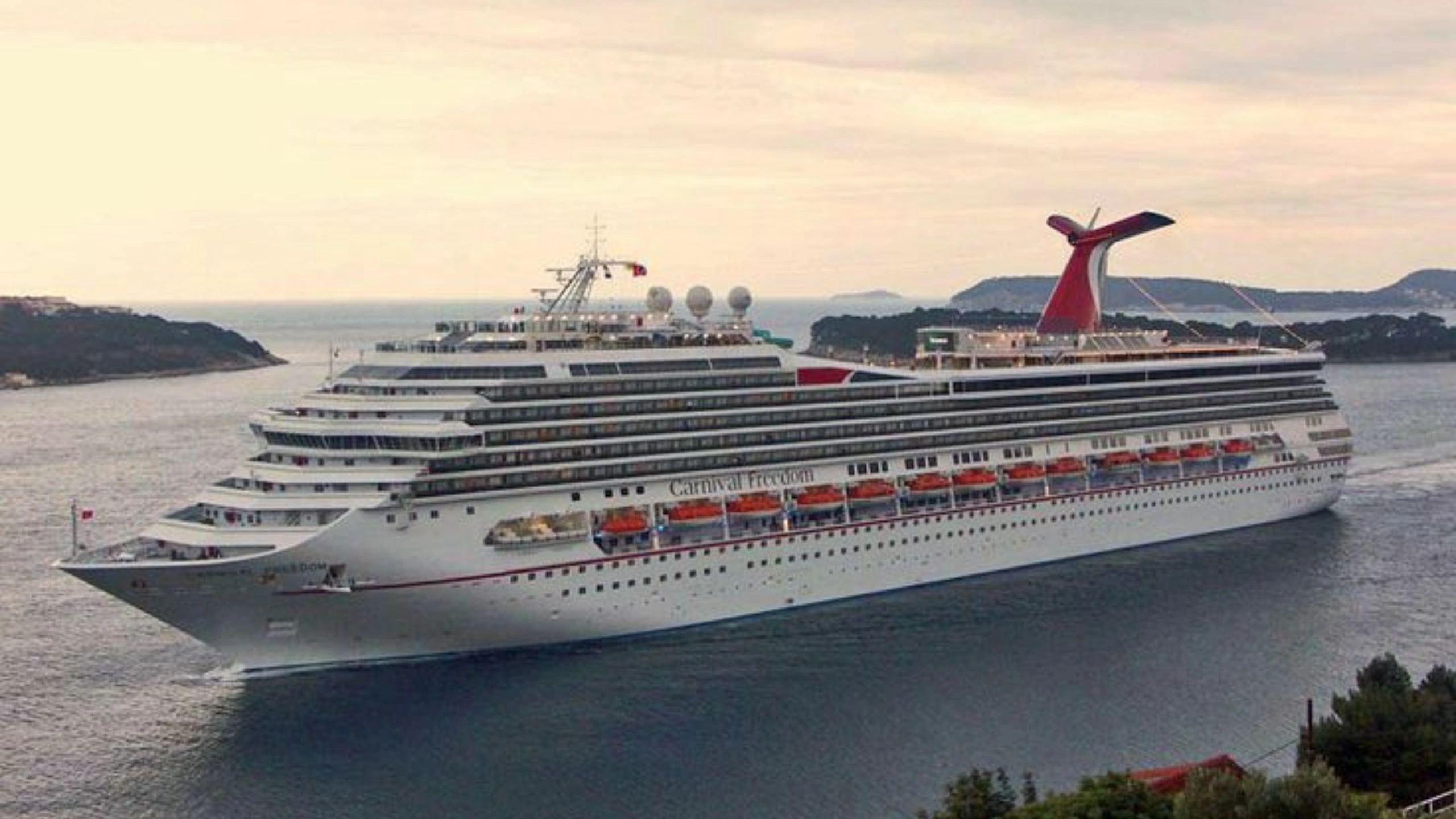 carnival cruise ships by size