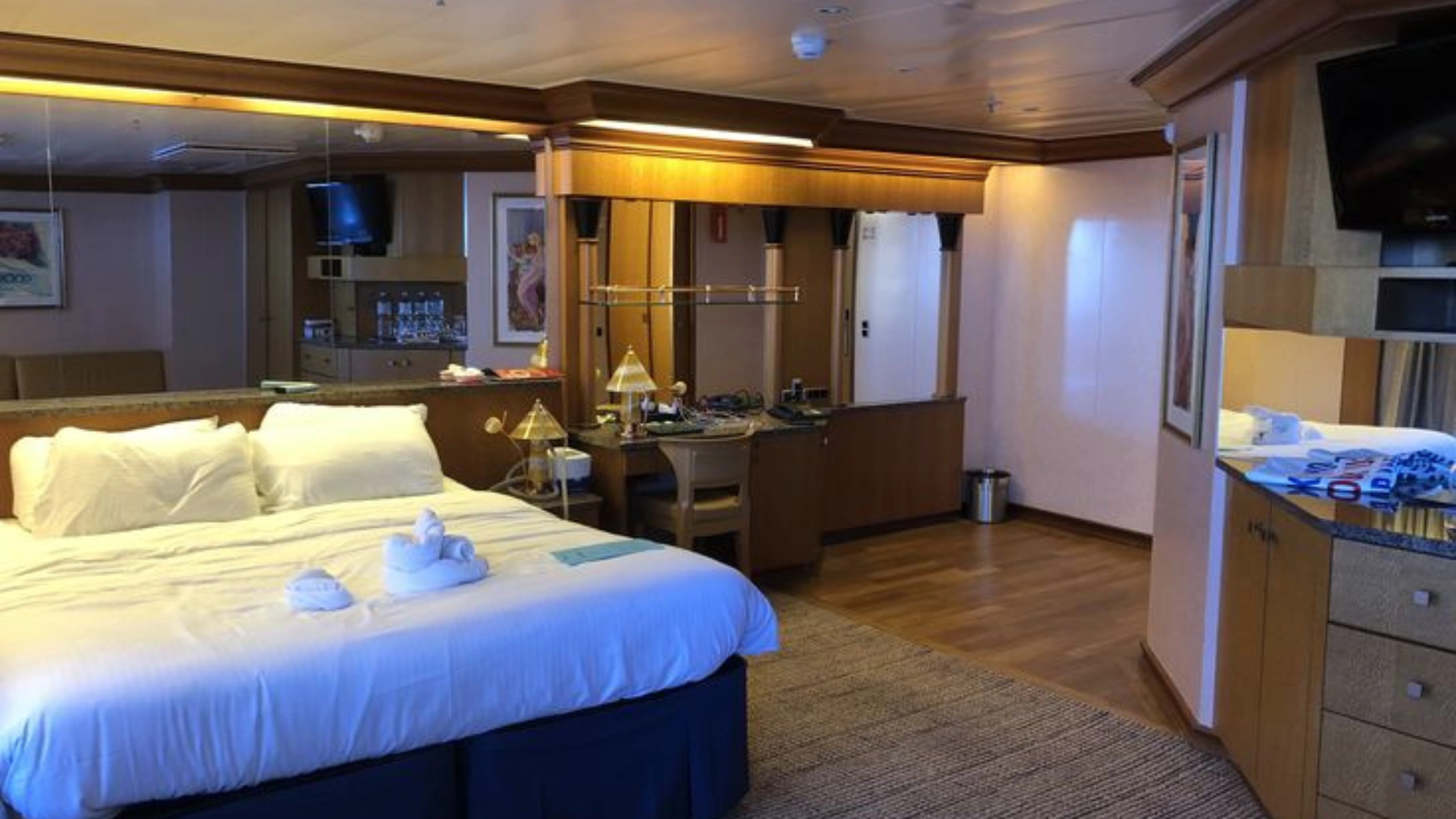 royal caribbean junior suite perks