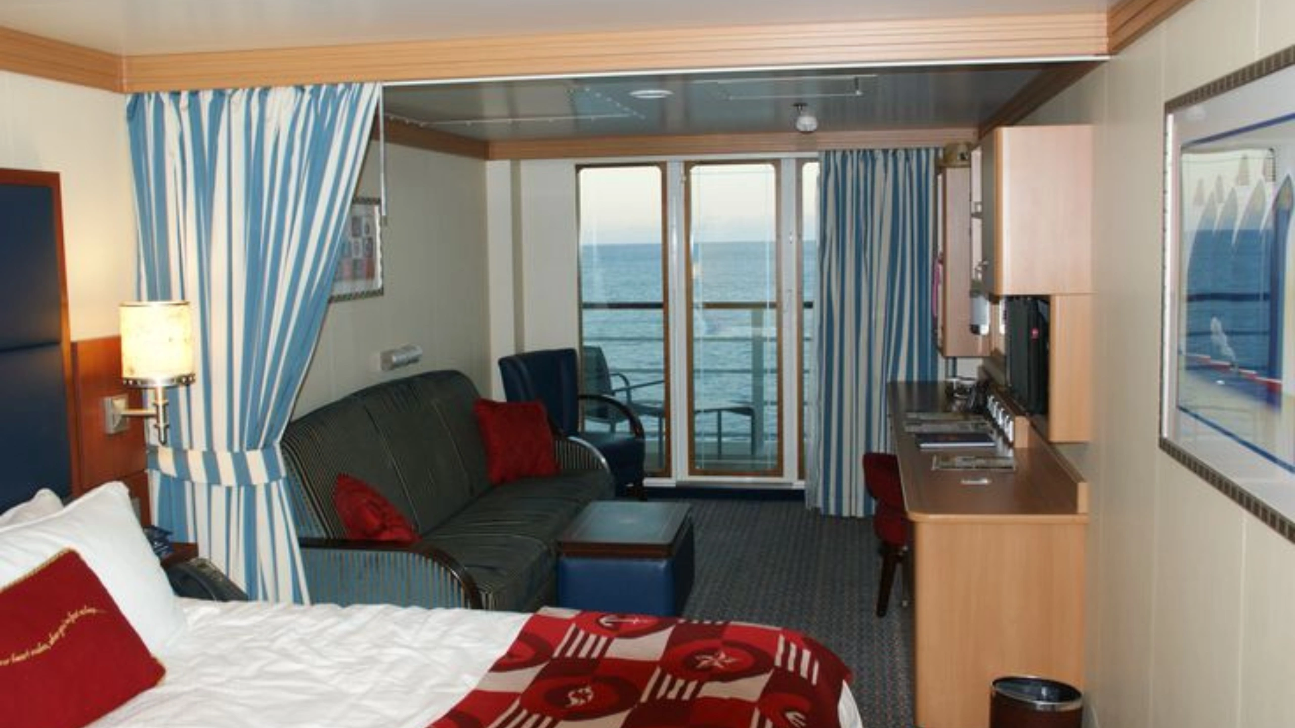 royal caribbean junior suite perks